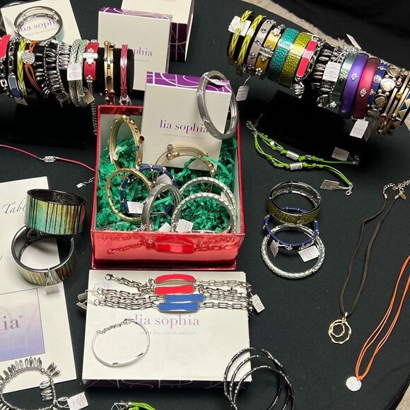 Lia Sophia WHOLESALE NWT mystery box 10 NEW pieces total retail $500+ - Picture 13 of 14